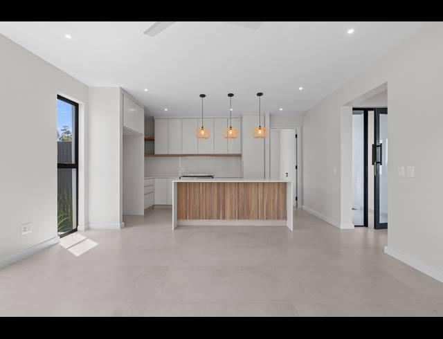 4 BEDROOM HOUSE FOR SALE IN SHEFFIELD BEACH